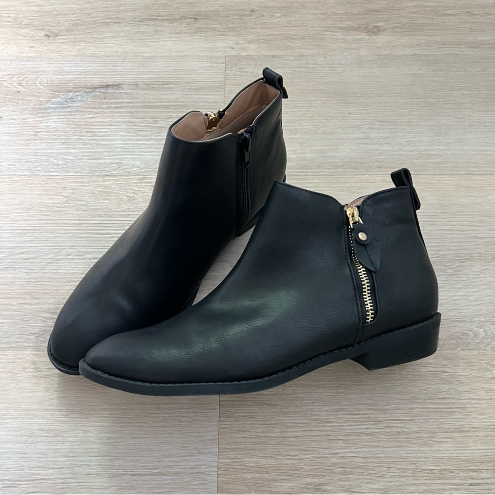 New Journee Collection “Ellis” Faux Leather Side Zip Ankle Booties